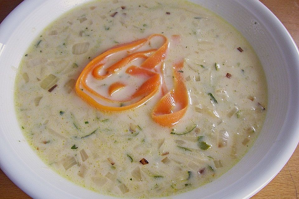 Zucchinicremesuppe mit Lachs