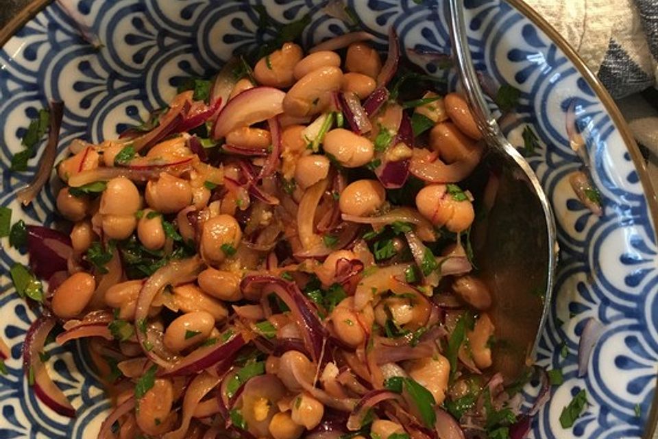 Piyaz; weißer türkischer Bohnensalat