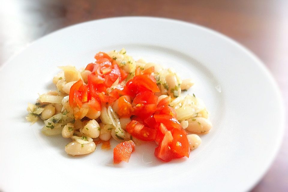 Piyaz; weißer türkischer Bohnensalat