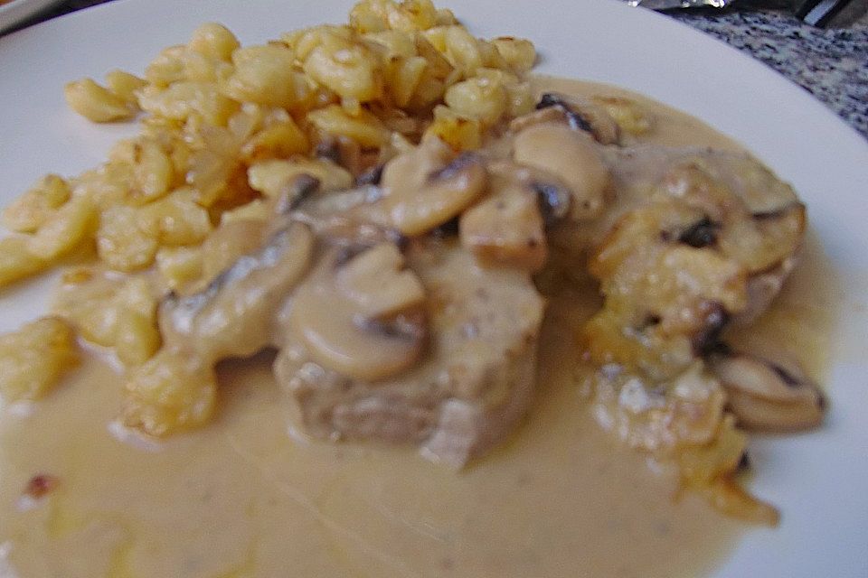 Schweinefilet in Pilz-Rahmsoße