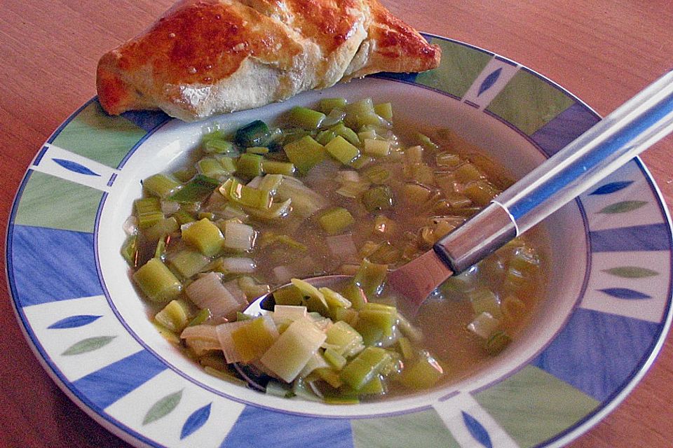 Porreesuppe mit Speckhörnchen