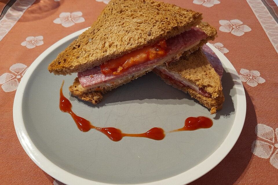 Käsetoast mit Salami