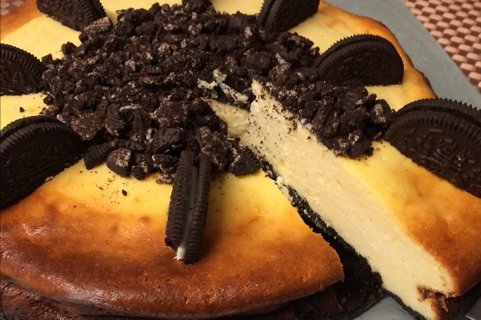 Käsekuchen mit Oreo-Keksboden