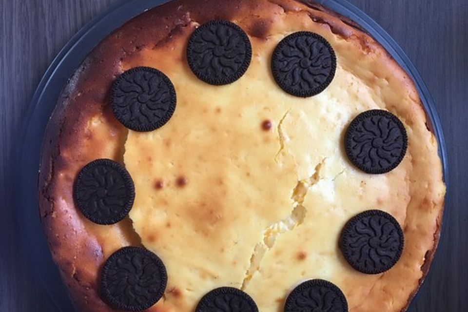 Käsekuchen mit Oreo-Keksboden