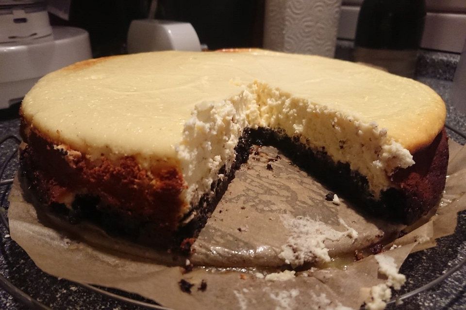 Käsekuchen mit Oreo-Keksboden