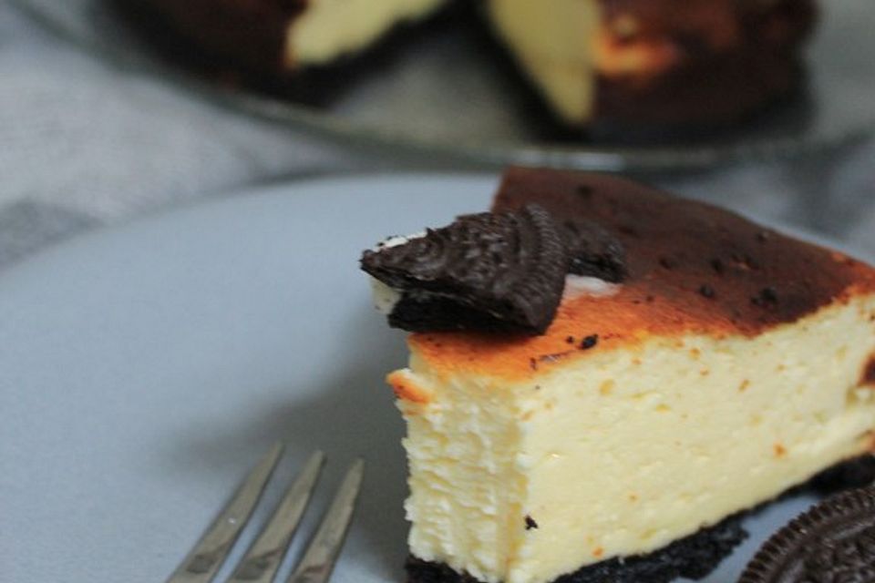 Käsekuchen mit Oreo-Keksboden