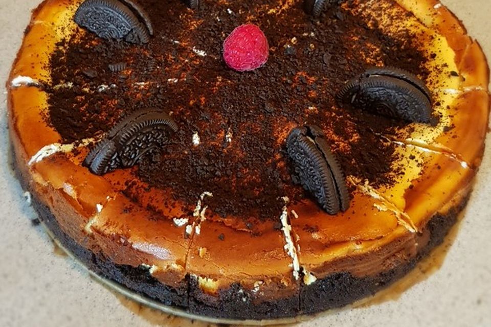 Käsekuchen mit Oreo-Keksboden