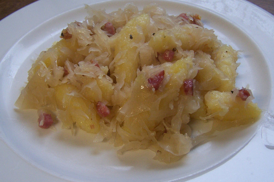 Schupfnudel-Pfanne mit Sauerkraut