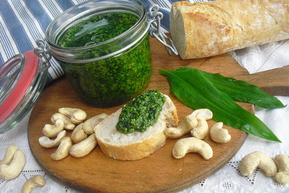 Bärlauchpesto mit Cashewkerne