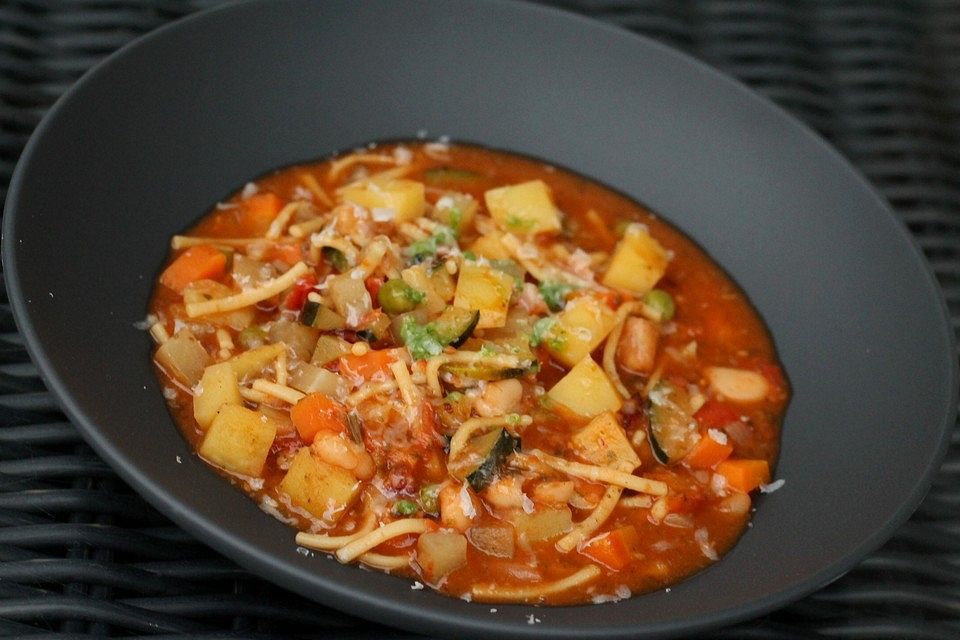 Kräftige Minestrone