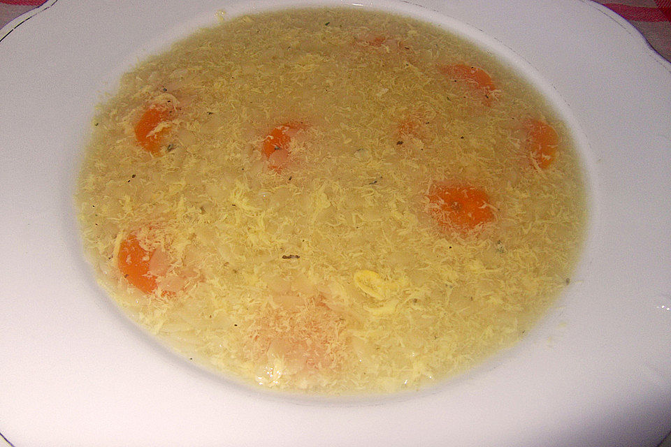 Sternchensuppe mit Ei