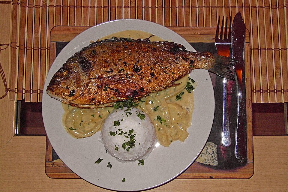 Dorade, gegrillt mit Fenchel