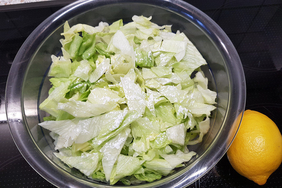 Einfacher süßer Eisbergsalat