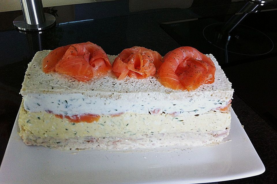 Lachs-Ei-Thunfisch Cake