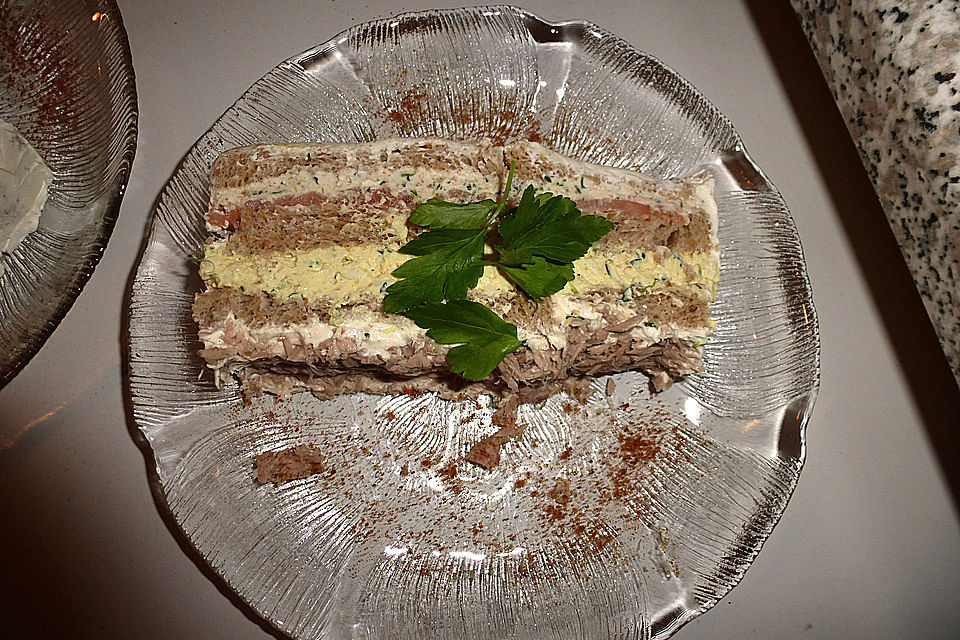 Lachs-Ei-Thunfisch Cake