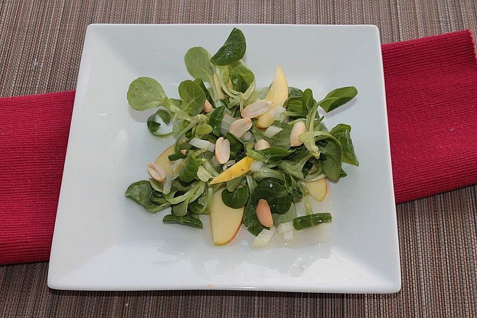 Apfel-Zwiebelvinaigrette mit Feldsalat