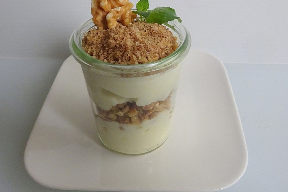 Grießpudding mit Walnüssen