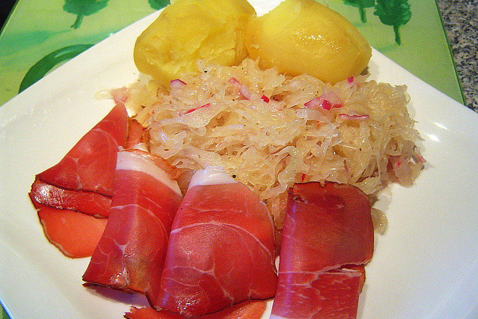 Oma Paulchens Sauerkrautsalat