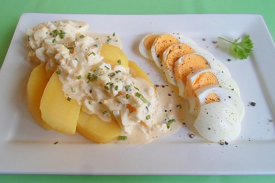 Schwiegermuttis Eiersoße mit Kartoffeln