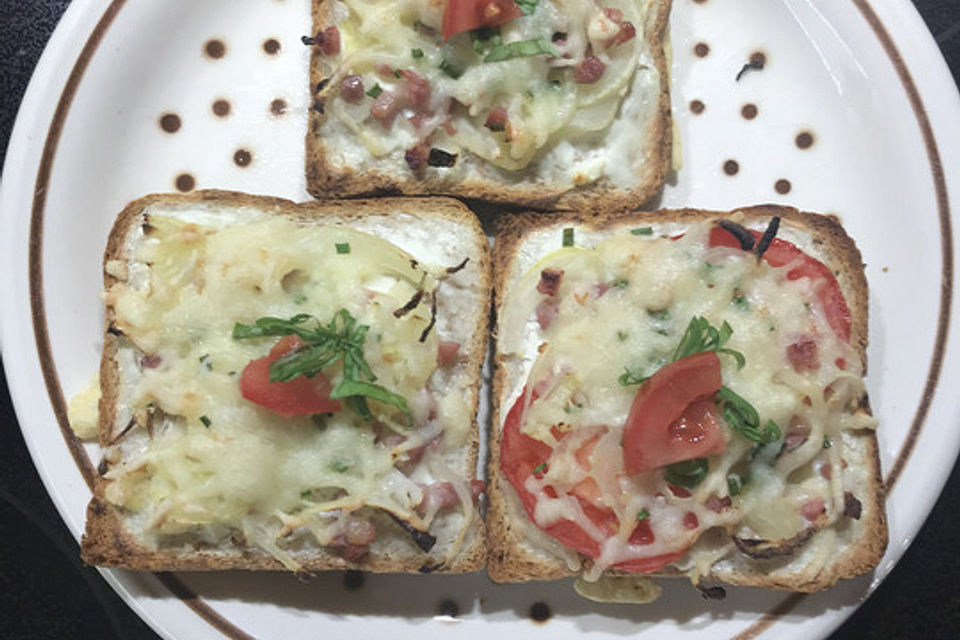 Flammkuchentoast mit Pilzen