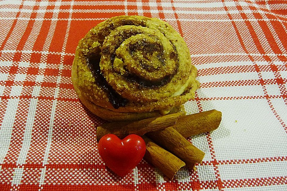 Zimtschnecken mit Walnüssen