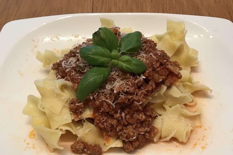 Pasta mit sämiger Hackfleischsauce