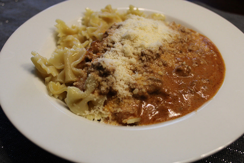 Pasta mit sämiger Hackfleischsauce