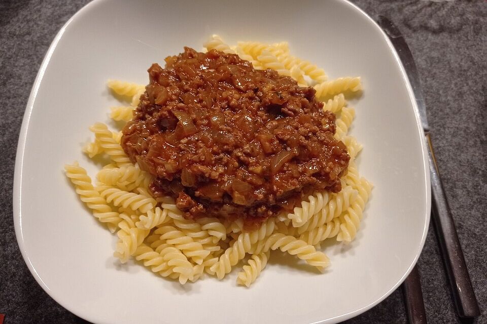 Pasta mit sämiger Hackfleischsauce