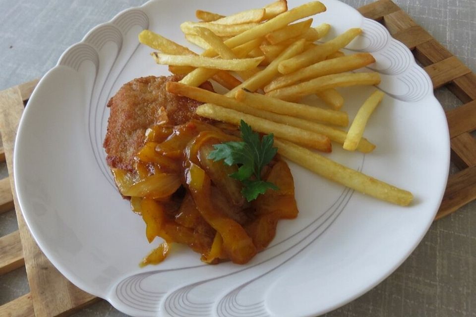 Schnitzel mit scharfer Paprikasoße