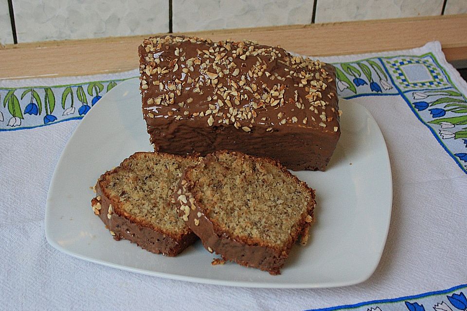 Rum-Nusskuchen im Schokoladenkleid