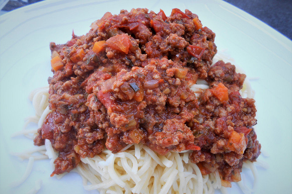 Spaghetti mit feiner Hackfleischsauce