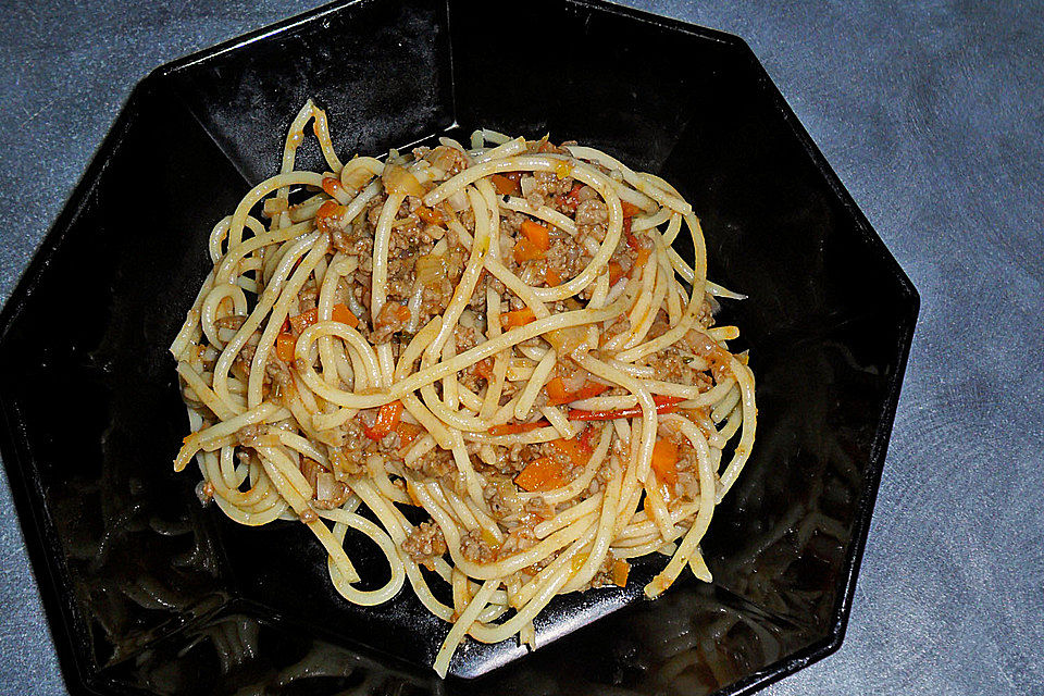 Spaghetti mit feiner Hackfleischsauce