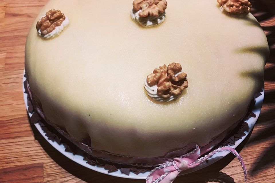 Walnuss-Marzipantorte