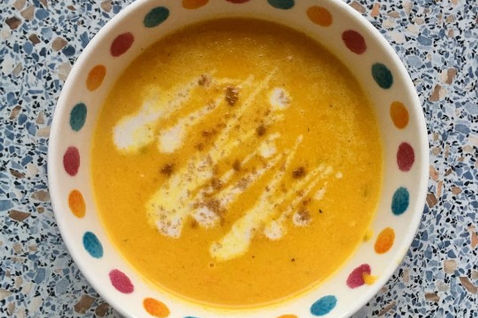 Möhrensuppe mit Kokosmilch