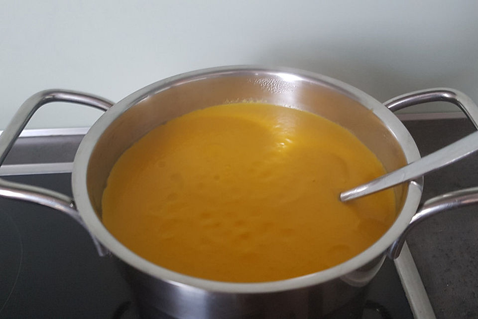 Möhrensuppe mit Kokosmilch