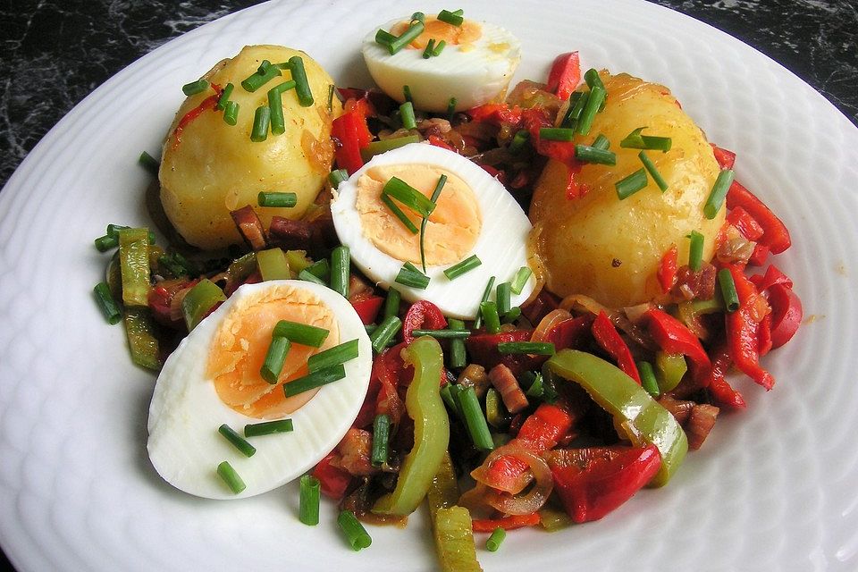 Warmer Paprika-Zwiebel-Salat