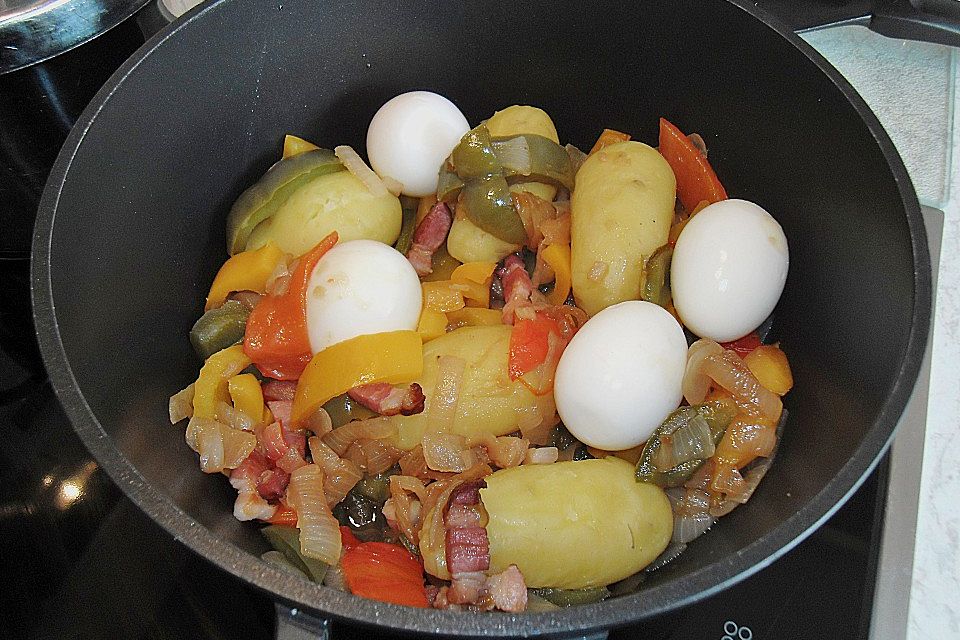 Warmer Paprika-Zwiebel-Salat