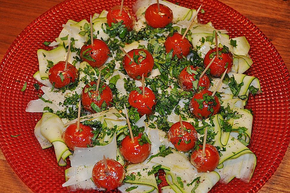 Karamellisierte Kirschtomaten mit Zucchinicarpaccio