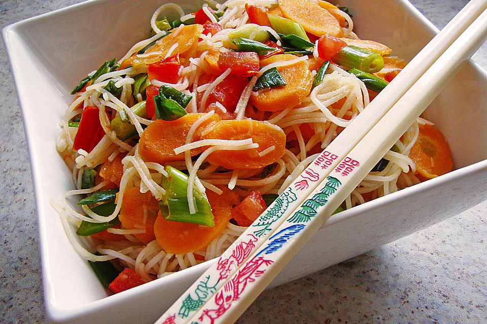 Asiatischer Glasnudelsalat süß-sauer