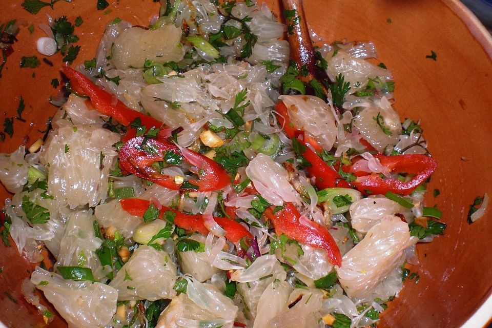 Thailändischer Pomelosalat mit Koriander