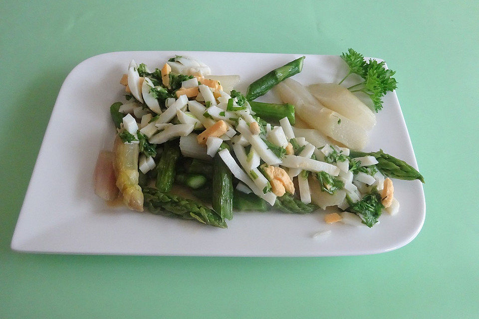 Grün-weißer Spargelsalat