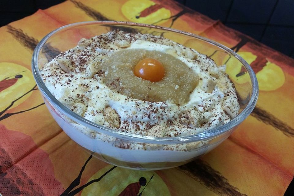 Apfelmus-Quark-Schichtdessert