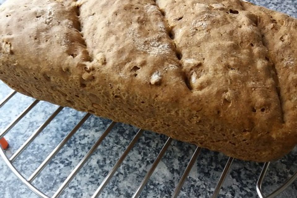 Dinkel-Hanf-Brot