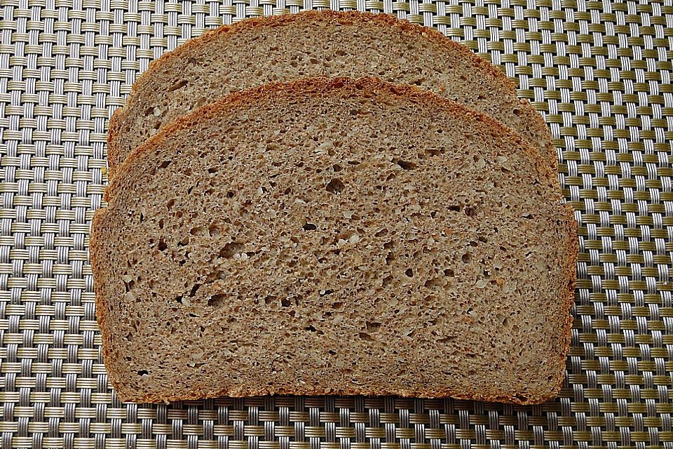 Dinkel-Hanf-Brot