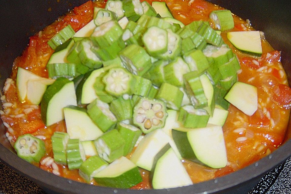 Cajun-Garnelenreis mit Okraschoten