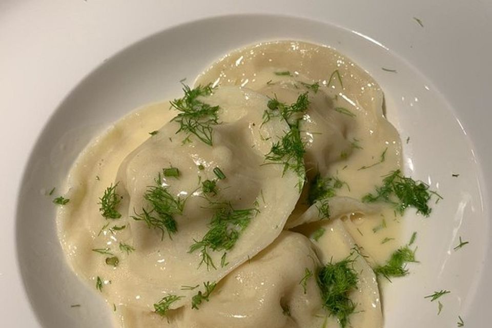 Ravioli mit Lachs-Frischkäsefüllung