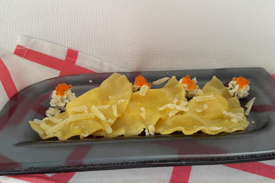 Ravioli mit Lachs-Frischkäsefüllung