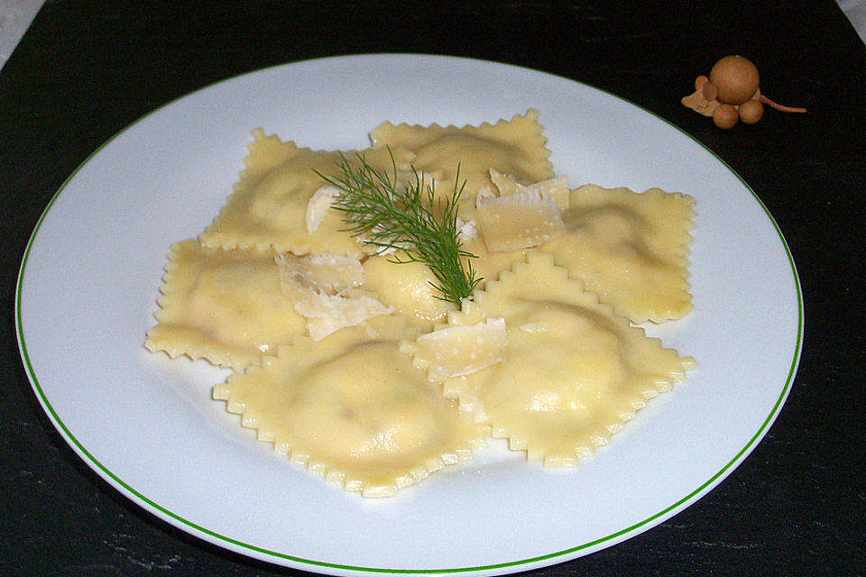 Ravioli mit Lachs-Frischkäsefüllung