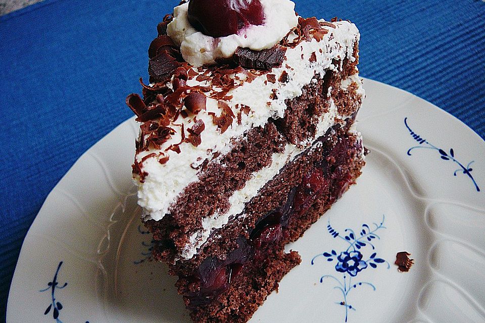 Schwarzwälderkirschtorte "klein und fein"