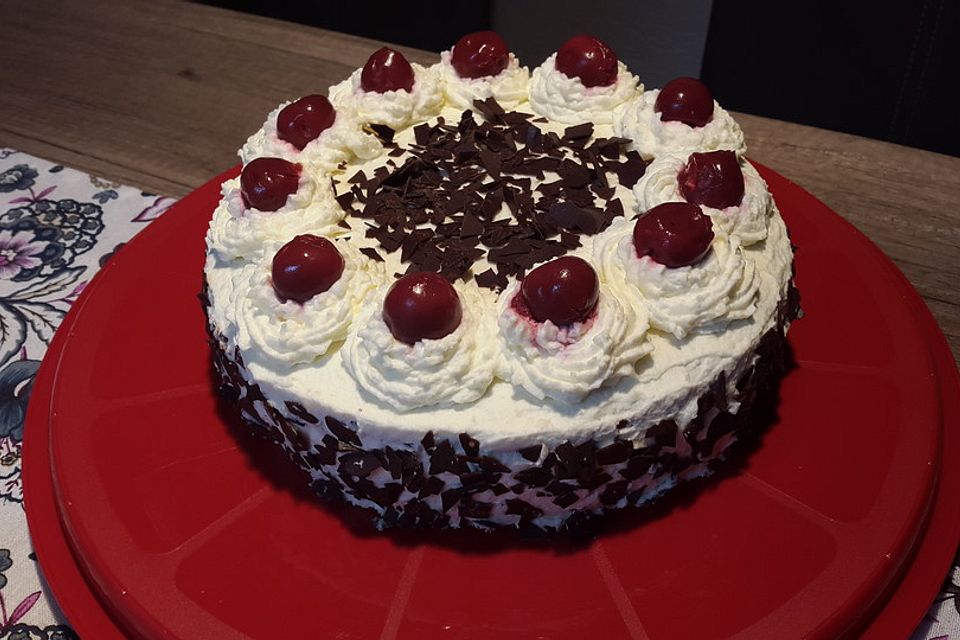 Schwarzwälderkirschtorte "klein und fein"